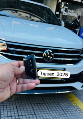 Chave codificada feita pela Auto Socorro Flash para VW Tiguan 2025, em Pinheiros, São Paulo
